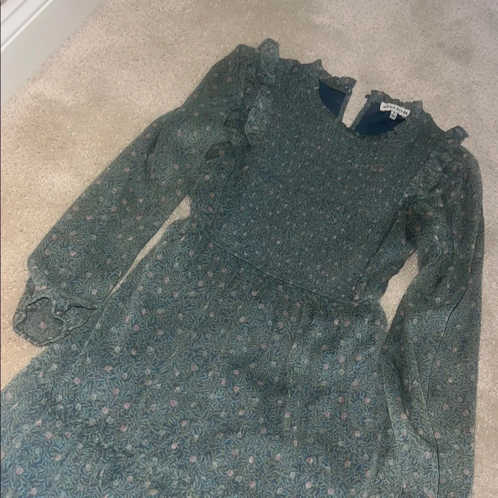 Moon River Green Tiered Ruffled Bishop Sleeve Dress - Picture 4 of 4